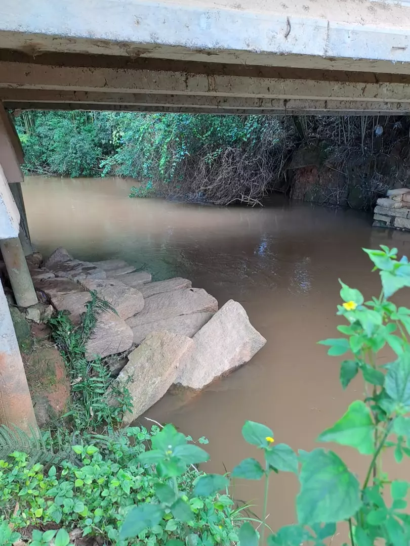 DENÚNCIA VARGEM GRANDE PAULISTA (córregos e rios da Cidade sendo poluídos).